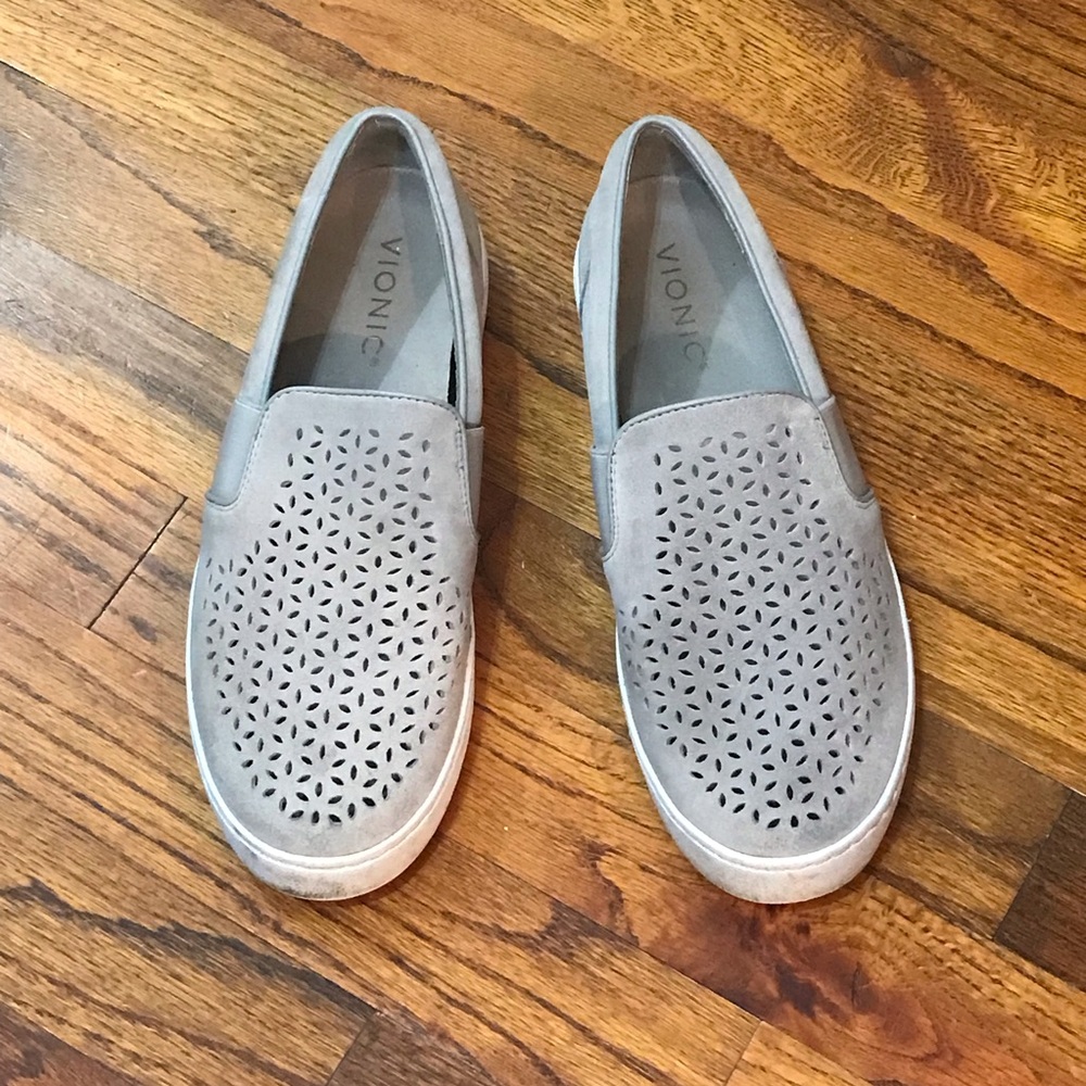 Vionic Grey Gray Kani Slip On Sneaker Womens Fashion Shoes 
7.5
Smoke Free Home